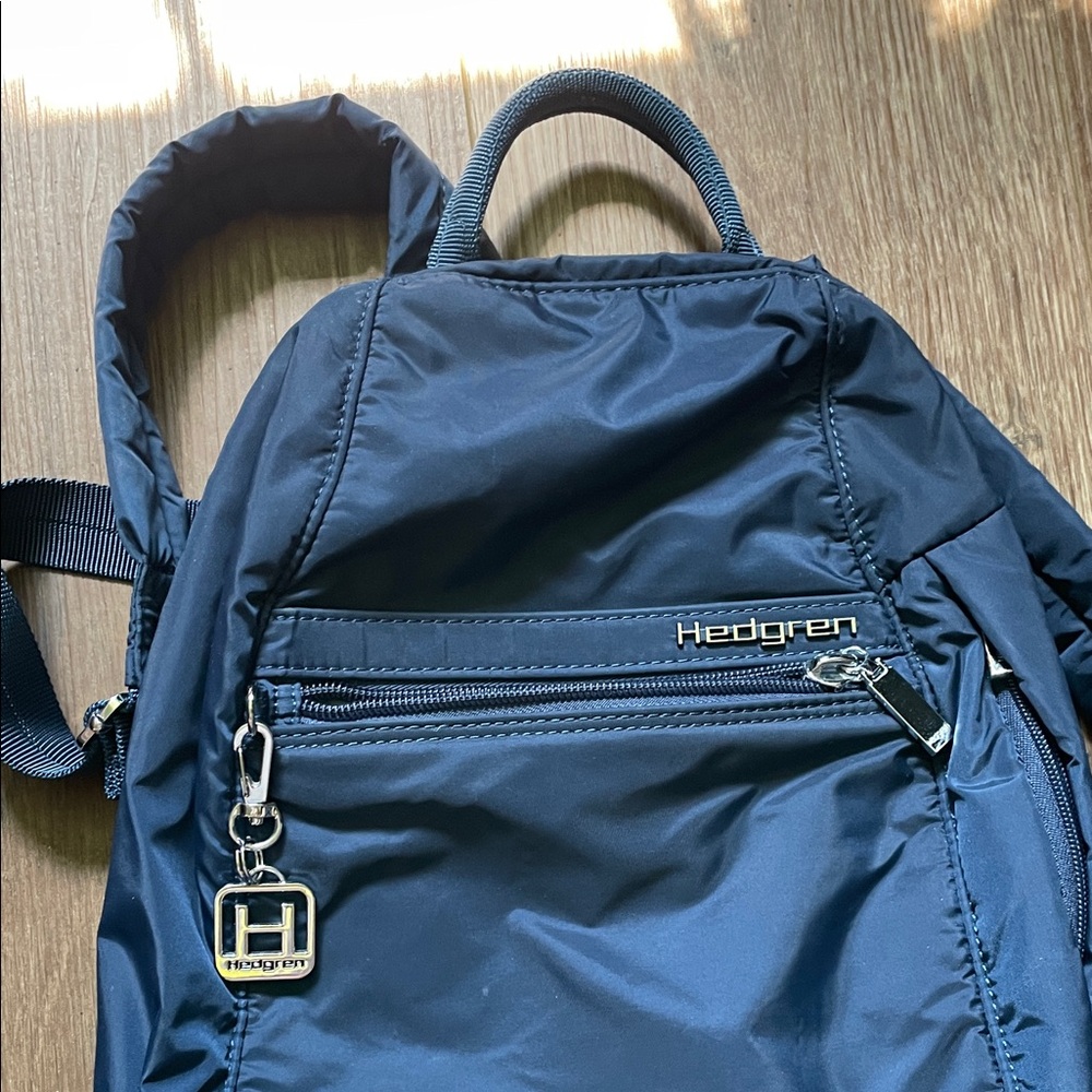 Small Vogue Water Repellent RFID Backpack - Hedgren - Picture 6 of 7